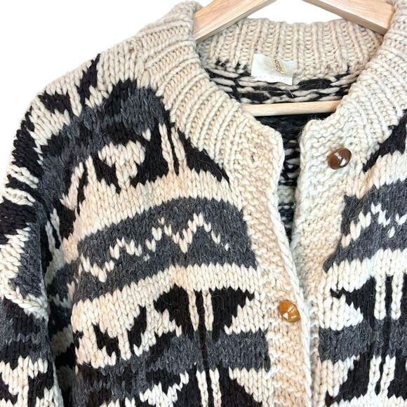 Knit Cowichan Sweater made in Equador 
100% Wool - Picture 3 of 10